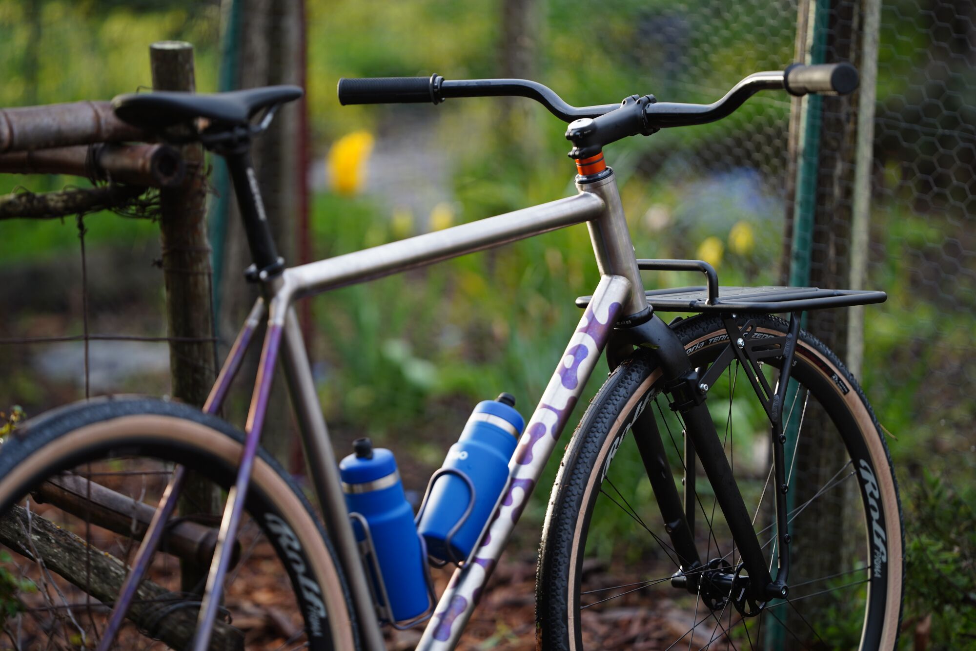 Pizza rack on an Artefact fixed gear bike