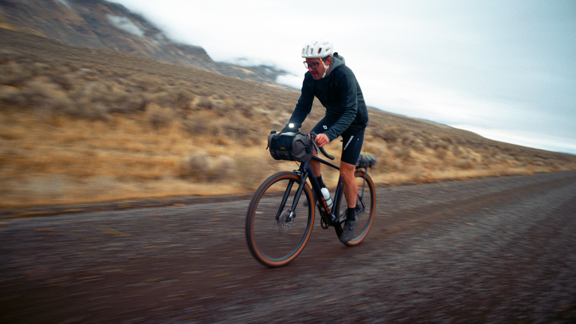 Manzanita Cradle with 11L Bag Mounted On Bike In Field
