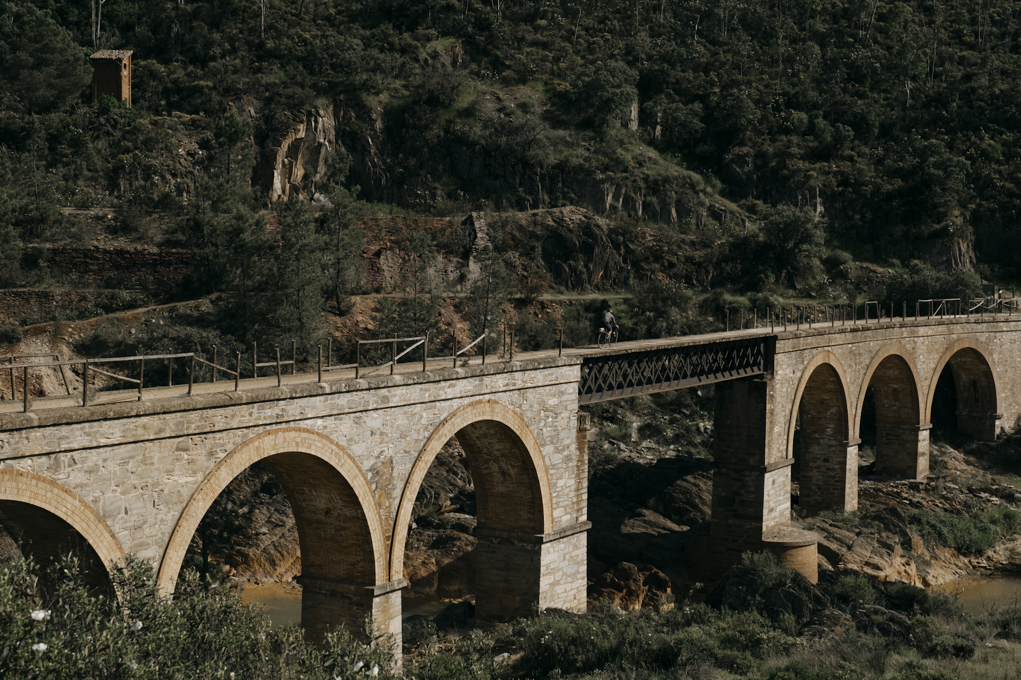 Angustias_Tour_TomasMontes-09 Pedaling across a historic viaduct.