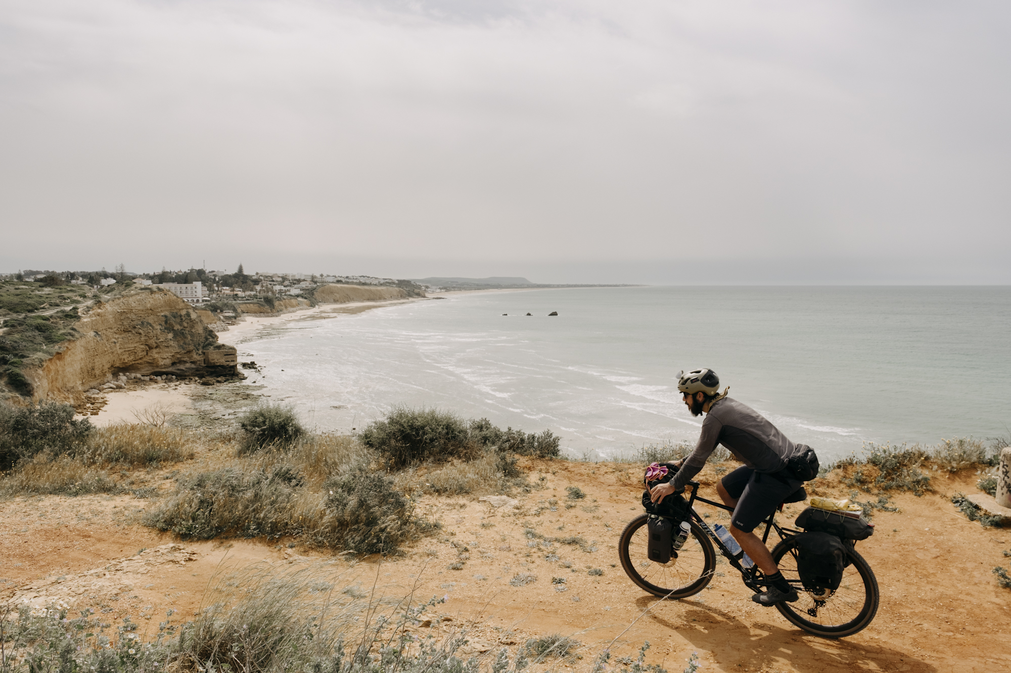 Angustias_Tour_TomasMontes-57 Pedaling along the shoreline overlooking the beach.